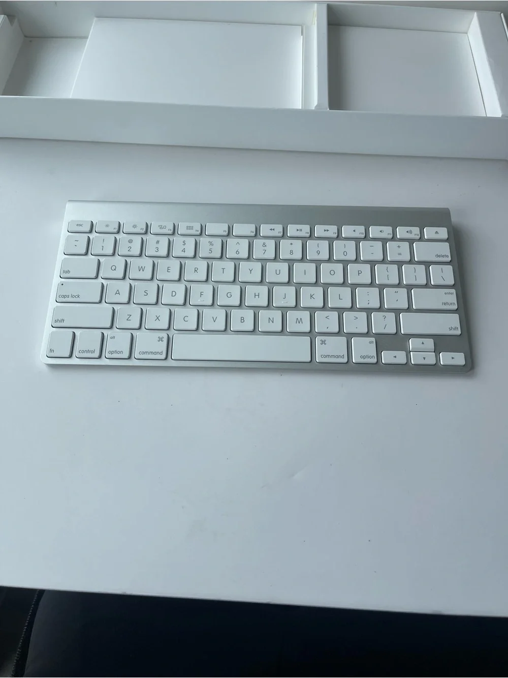 Apple Magic Keyboard Model A1314 Wireless Bluetooth Genuine AA Battery Powered